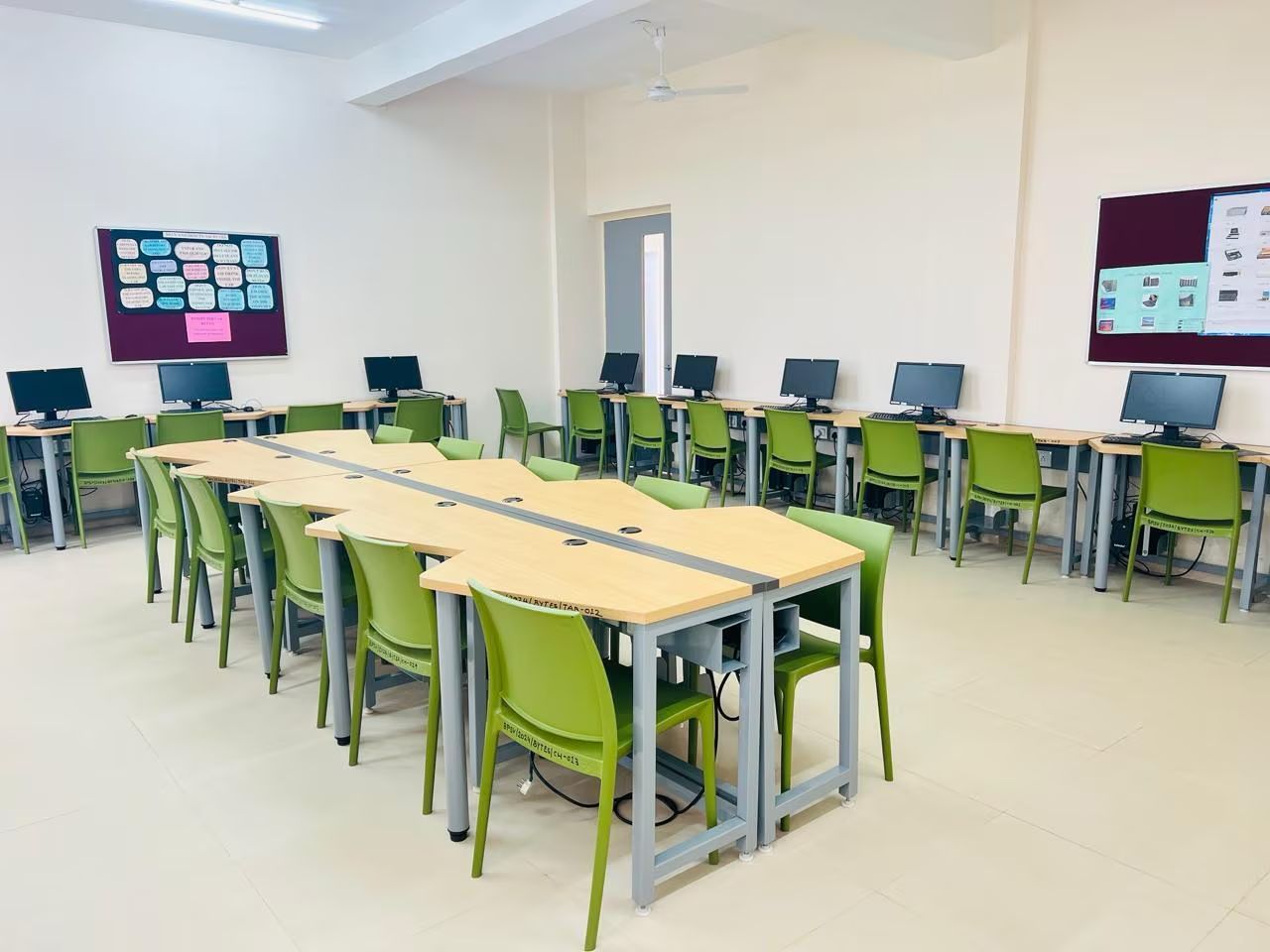 Computer lab with a central collaboration table, furnished by Picano
